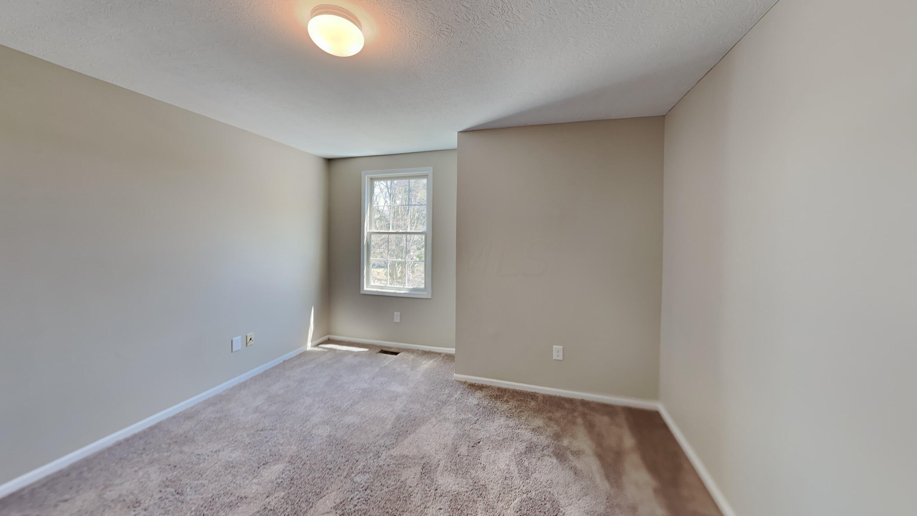 Trickle Creek Ln, Columbus, OH 43228