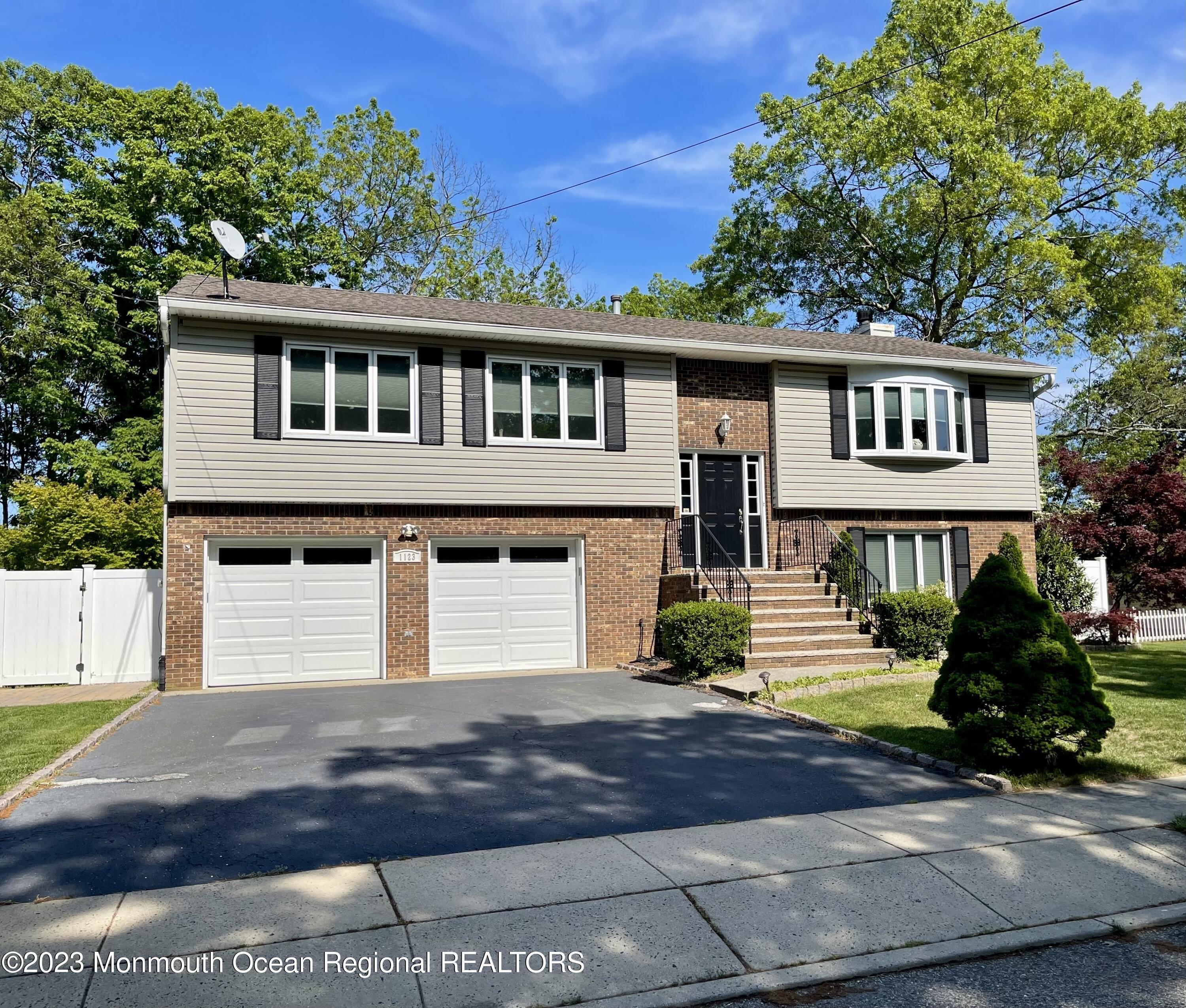 Kenton Dr, Toms River, NJ 08753
