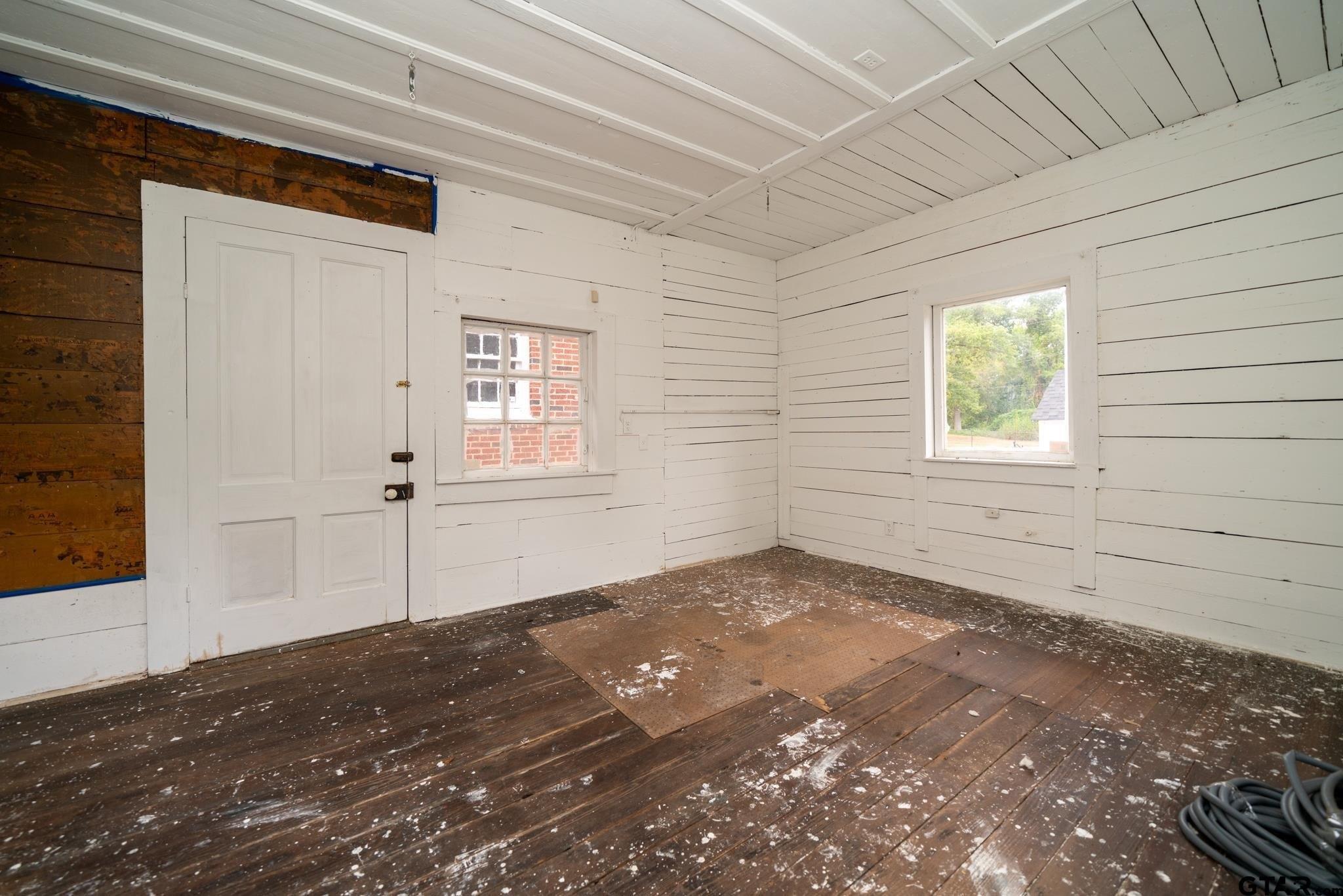 S Grove St, Marshall, TX 75670