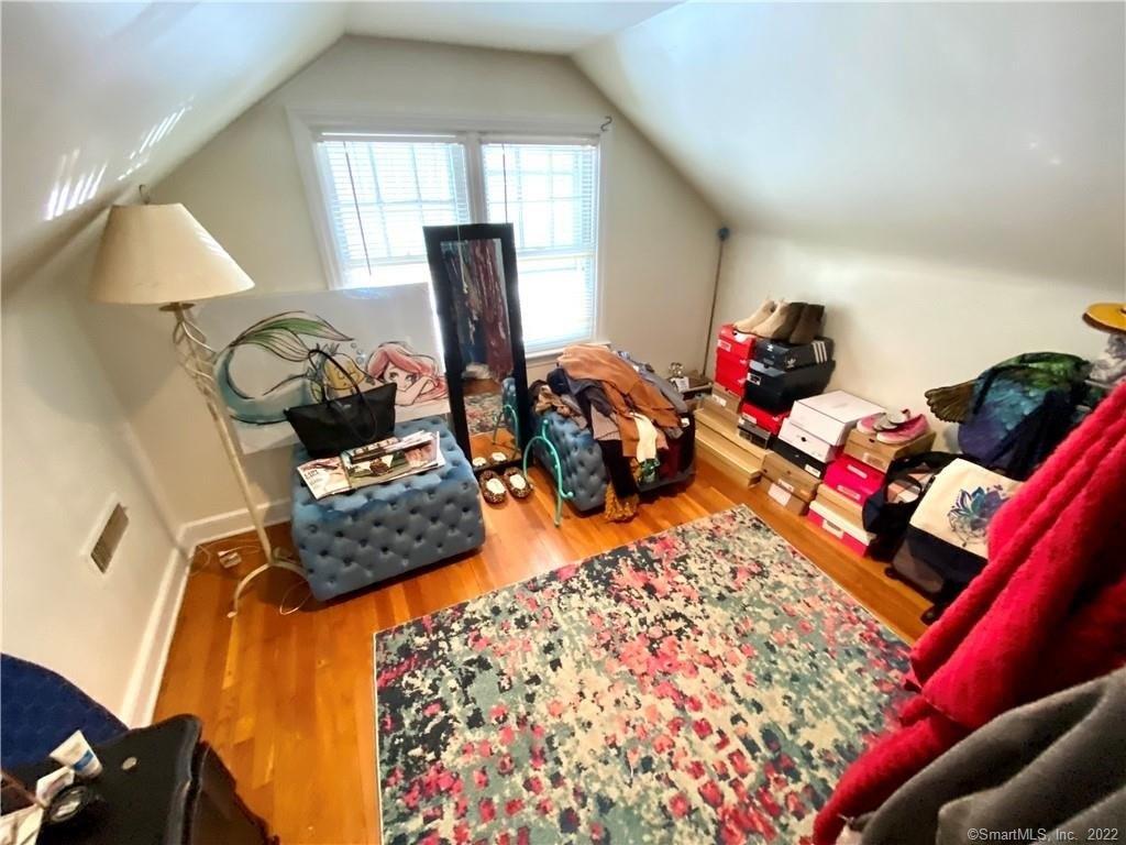 Hollywood Ave, Bridgeport, CT 06606
