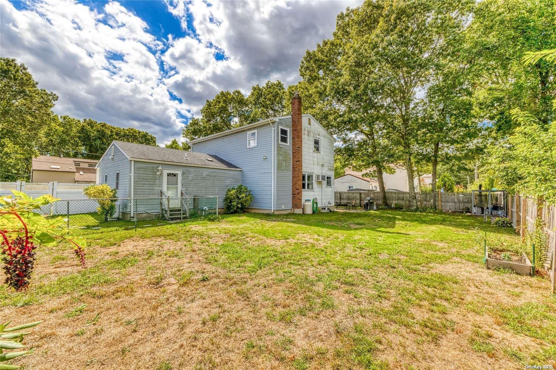 Hampton Ave, Mastic, NY 11950