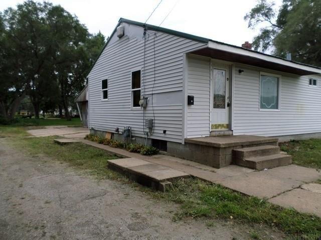 Sumner St, Waterloo, IA 50703