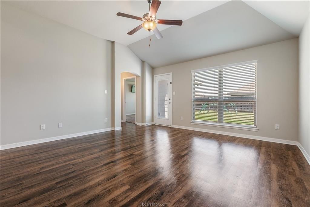 Mockingbird St, Navasota, TX 77868