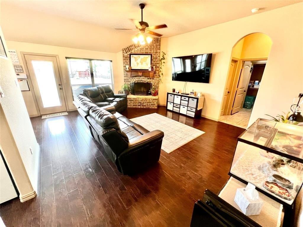 Lens St, Eastland, TX 76448