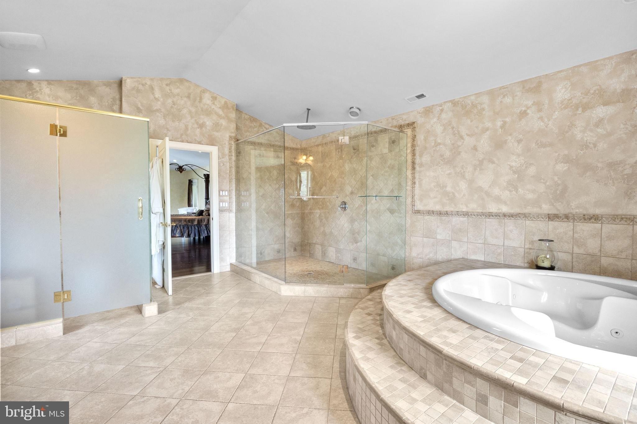Lorimer Ave, Huntingdon Valley, PA 19006