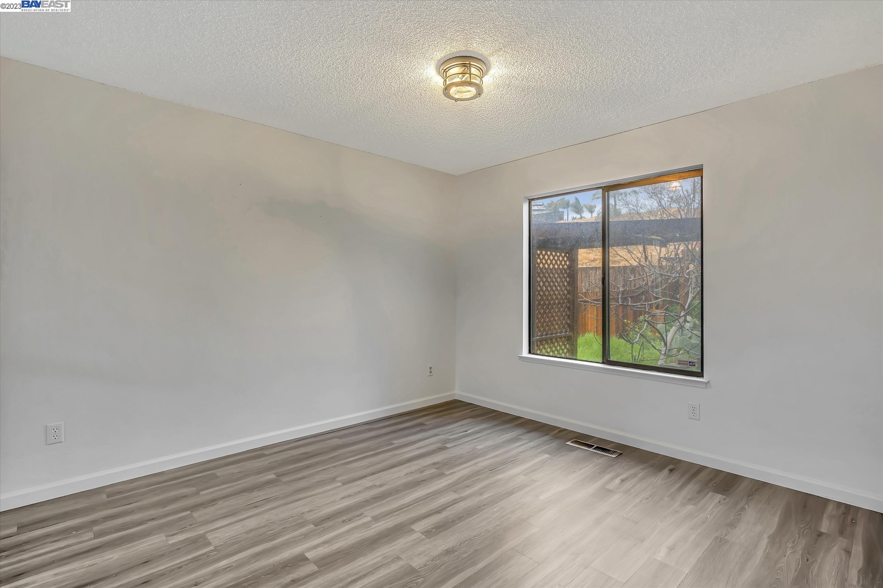 Larkspur Dr, Antioch, CA 94531