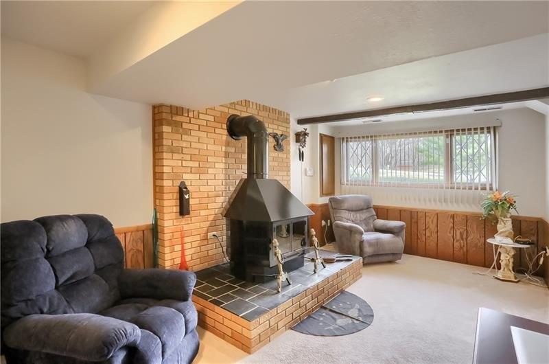 Brookshire Dr, New Castle, PA 16101