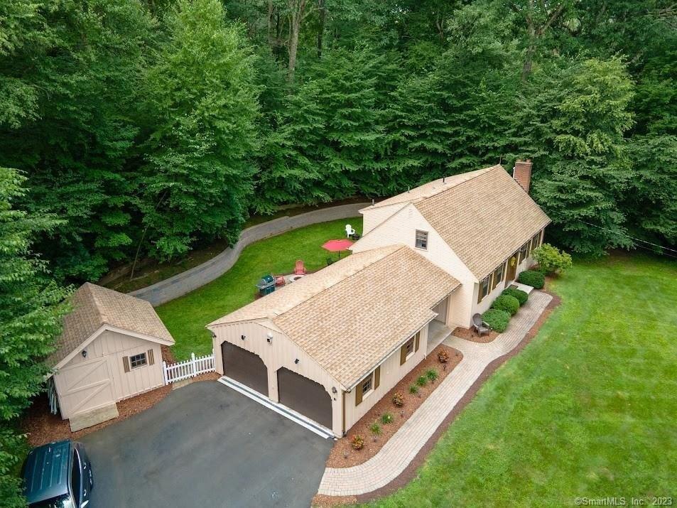 Fernwood Ln, Somers, CT 06071