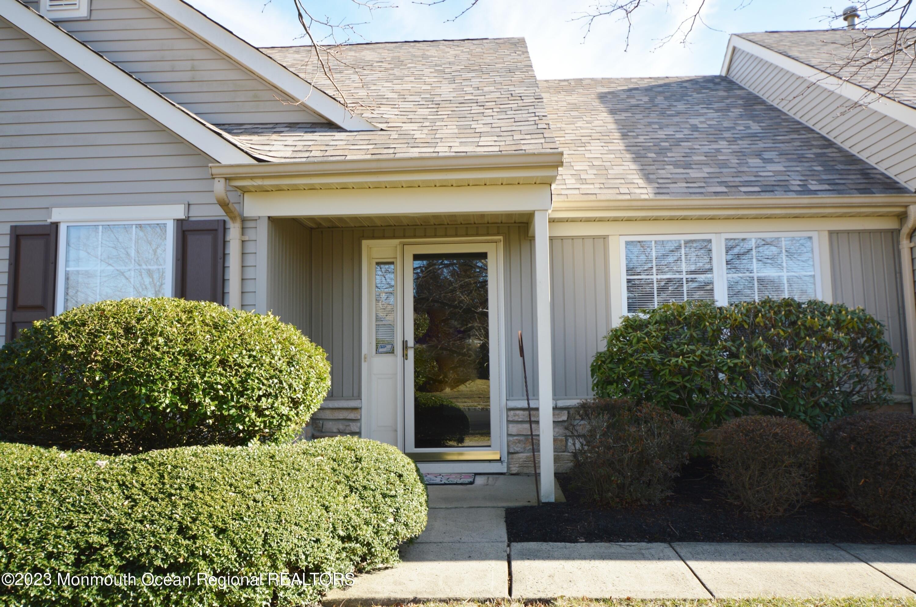 Meadow Lake Dr, Toms River, NJ 08755