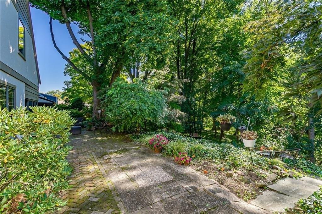 Ridgeview Dr, East Rochester, NY 14445