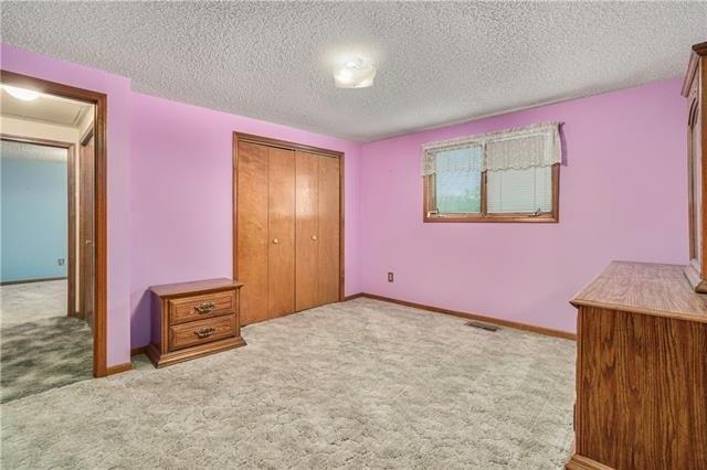 Denver Rd, Grandview, MO 64030