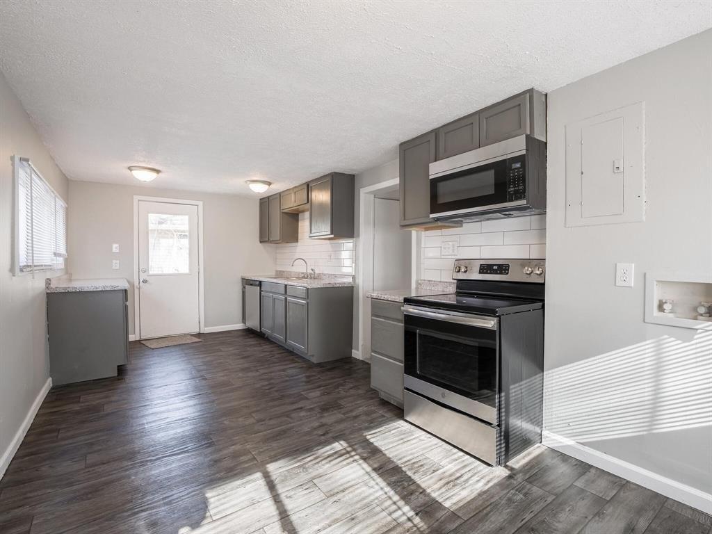 S Lyons Ave, Indianapolis, IN 46241