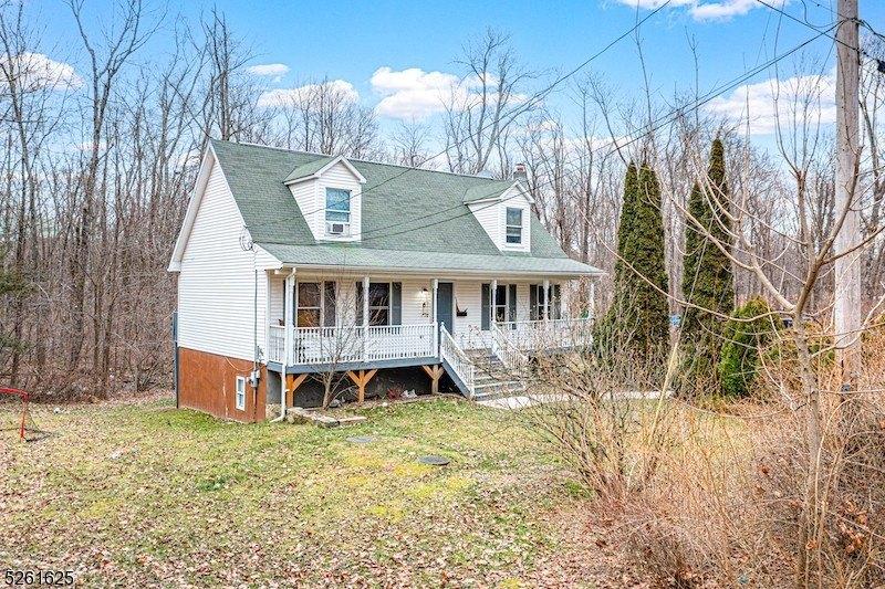 Forest St, Highland Lakes, NJ 07422