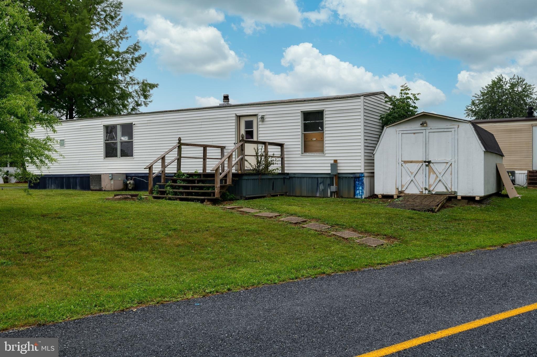 Circle Dr, Columbia, PA 17512