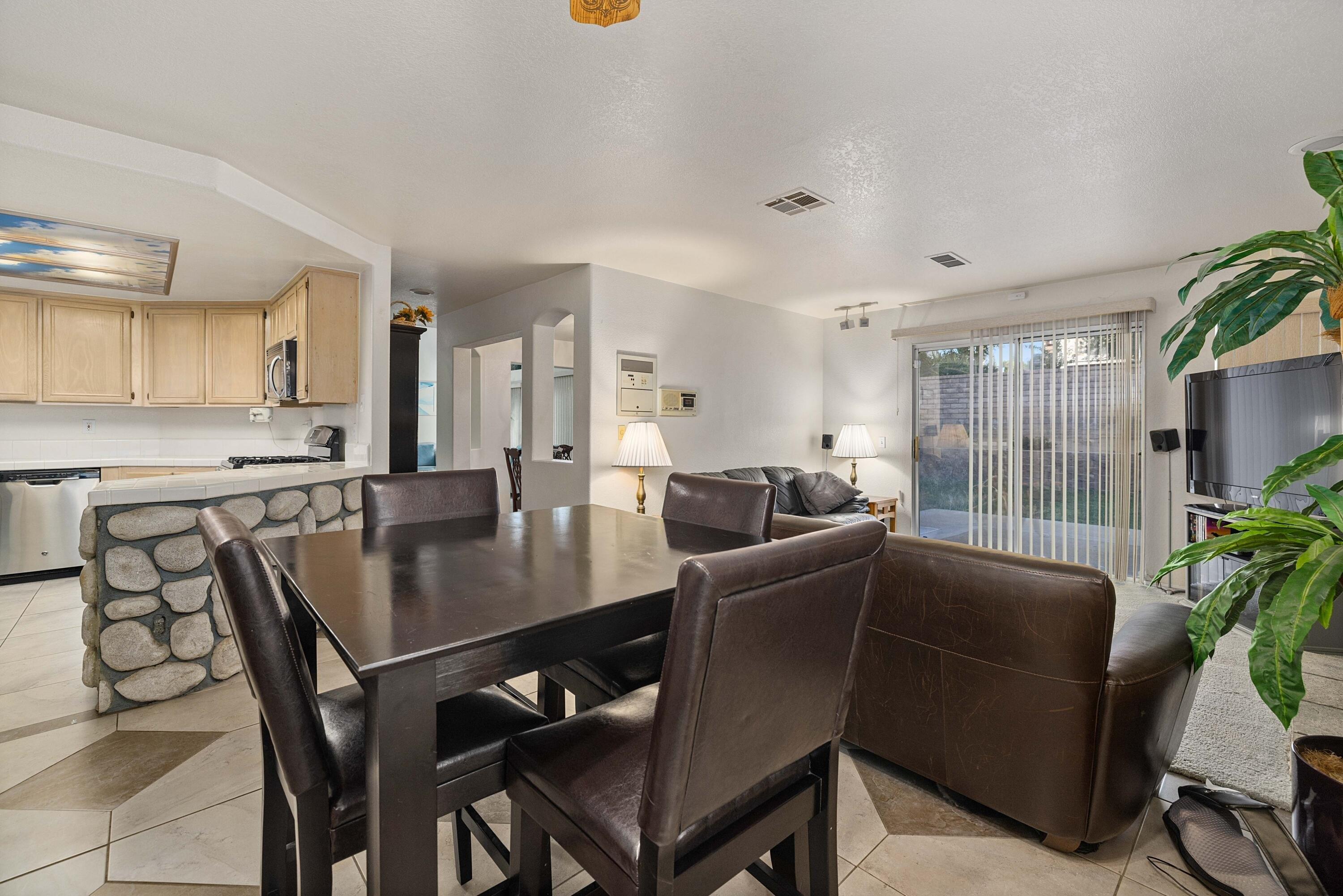 Sandstone Ct, Palmdale, CA 93551