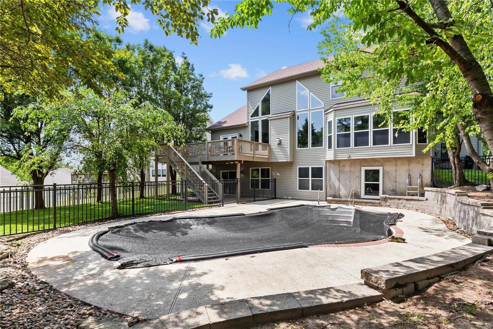 Sandistan Dr, Saint Louis, MO 63146