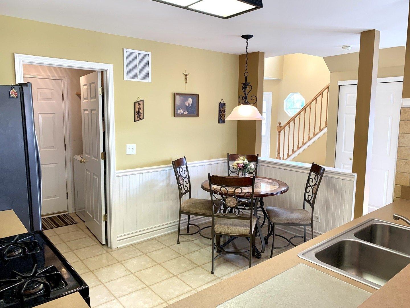 Macintosh Ave, Woodstock, IL 60098