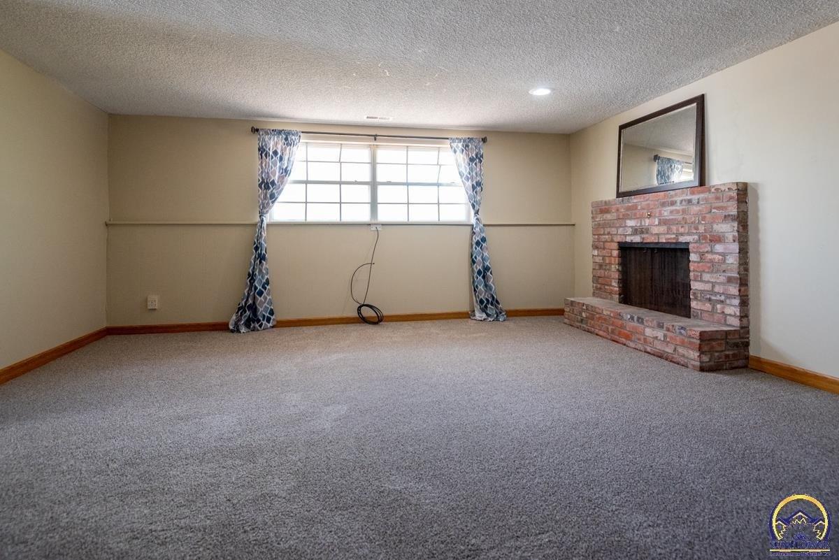 Sw 33rd Ter, Topeka, KS 66614