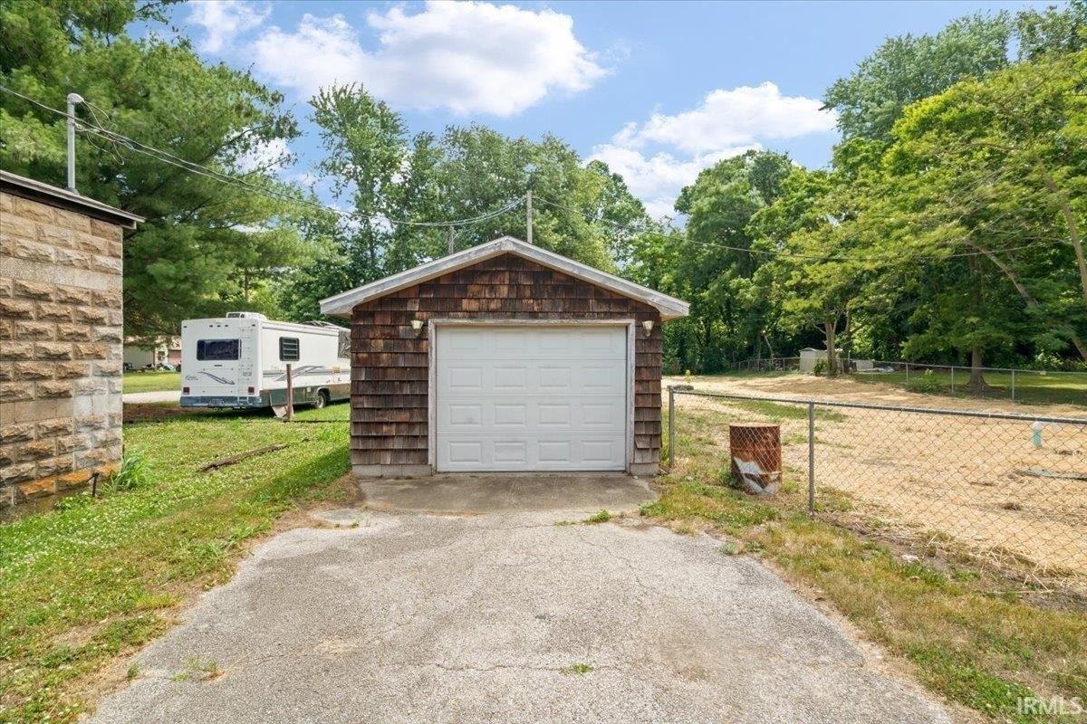 S Main St, Patoka, IN 47666
