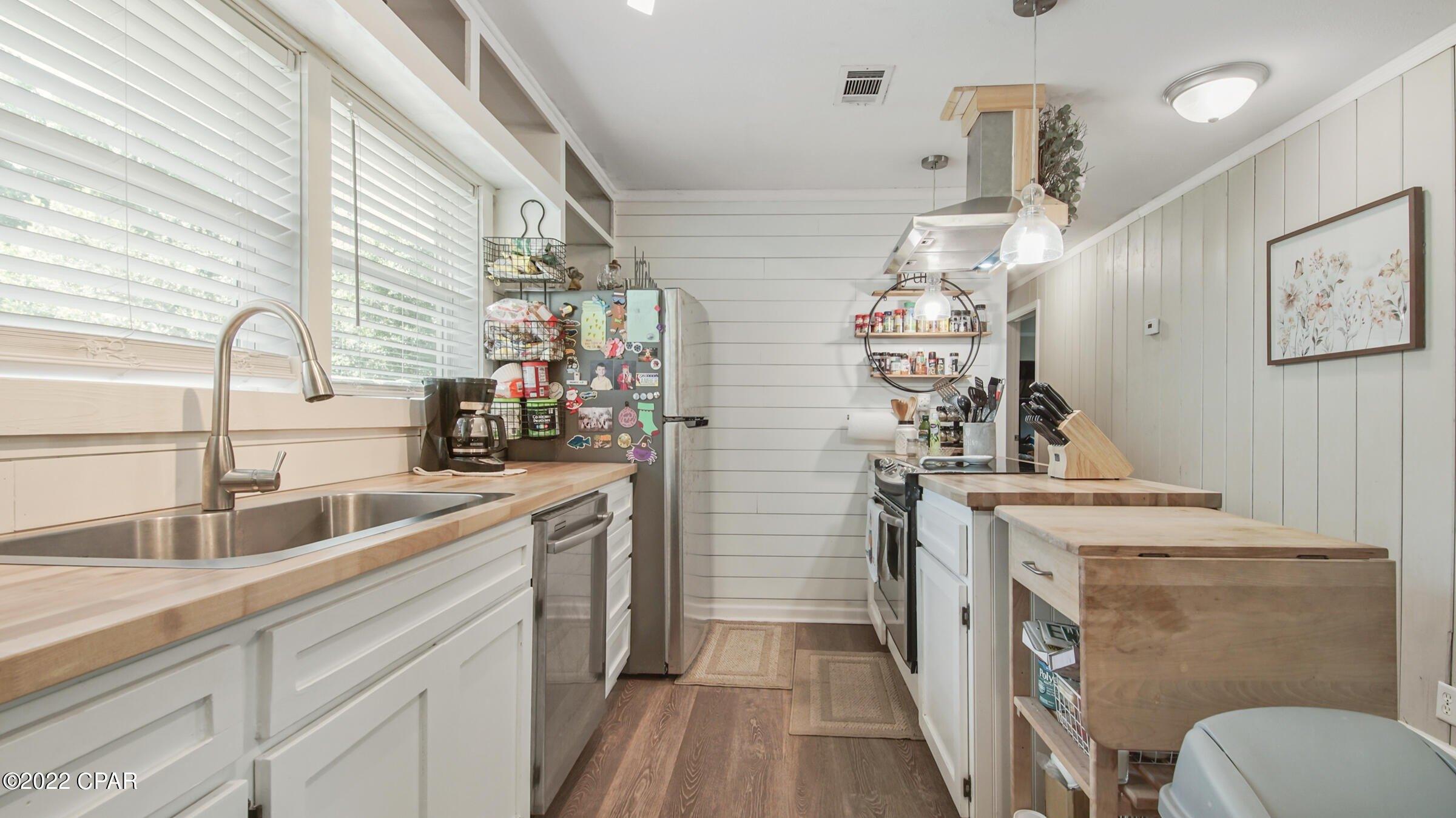 Se Pear St, Blountstown, FL 32424