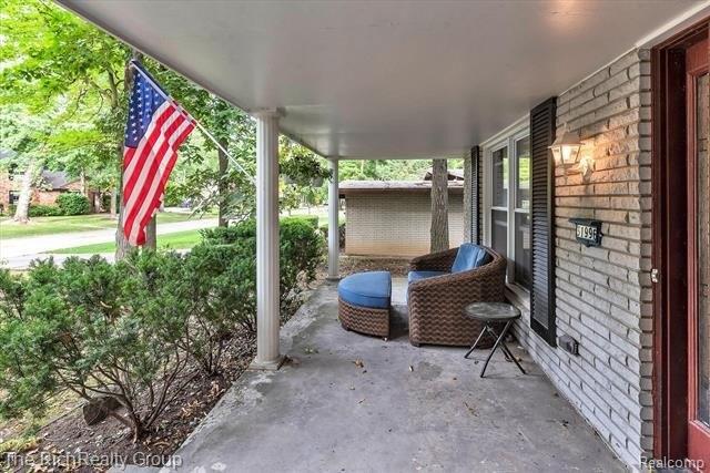 Olde Franklin Dr, Farmington Hills, MI 48334