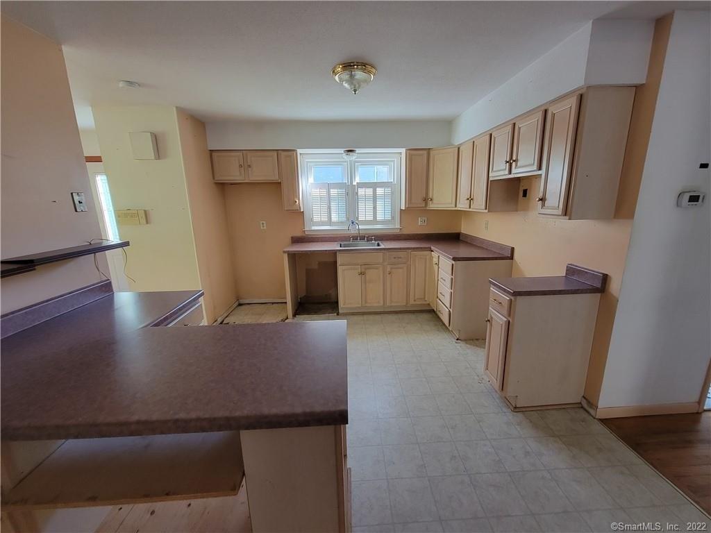 S Curtis St, Meriden, CT 06450