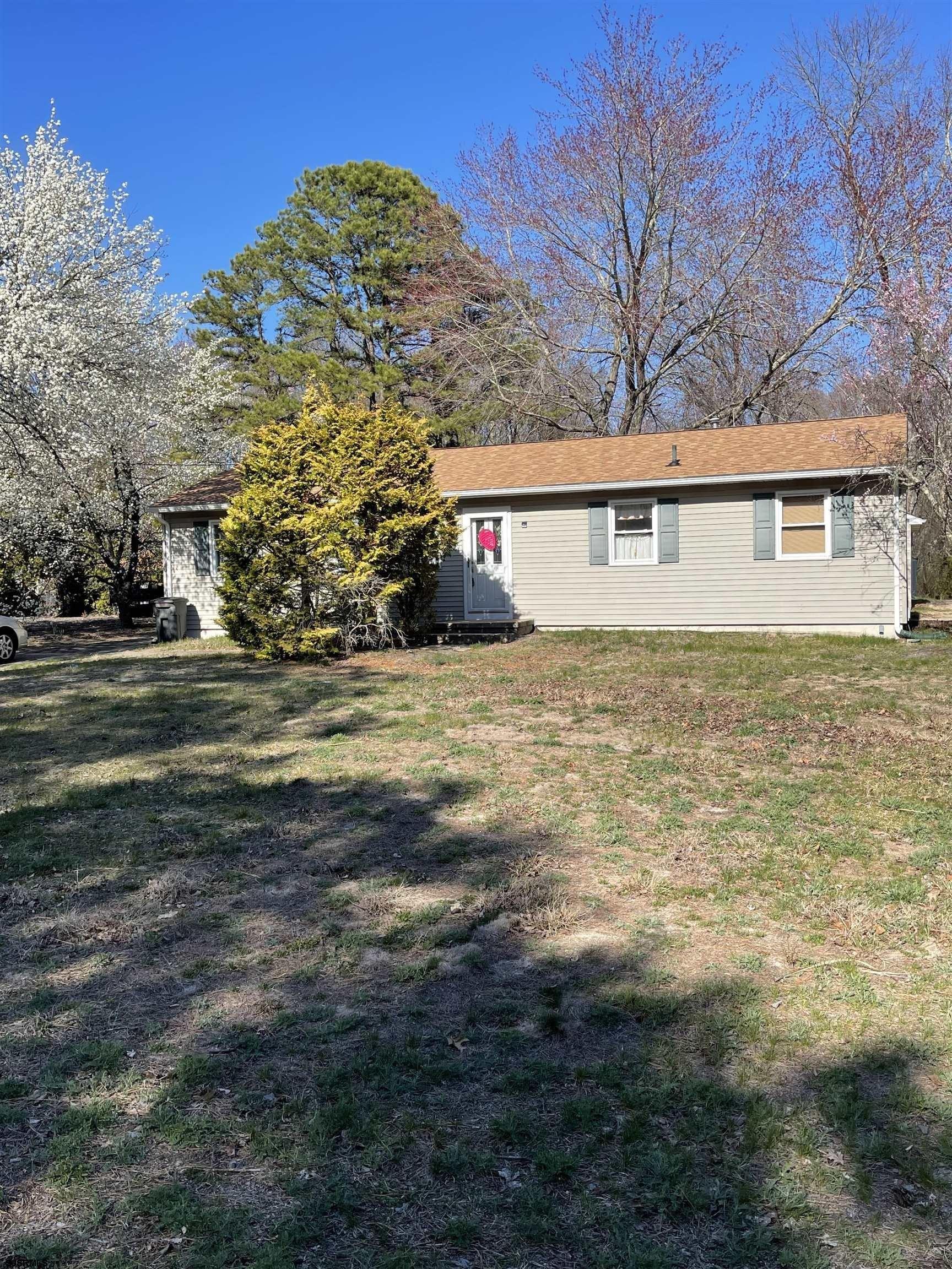 S River Dr, Williamstown, NJ 08094