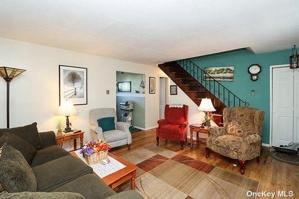 Division Ave, Massapequa, NY 11758