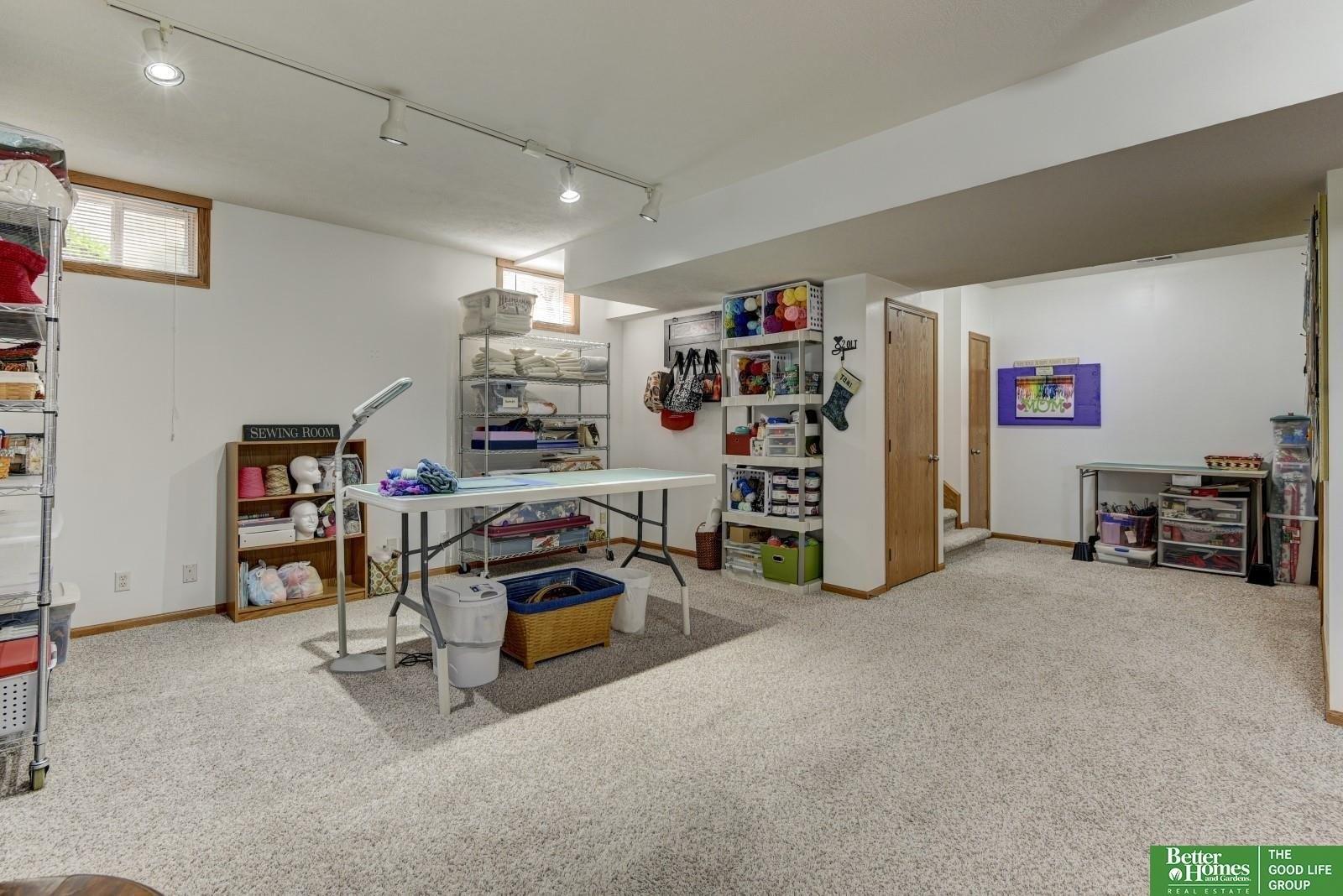 Coffey St, Papillion, NE 68133