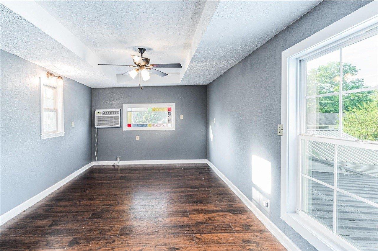 Maple St, Auburn, KY 42206