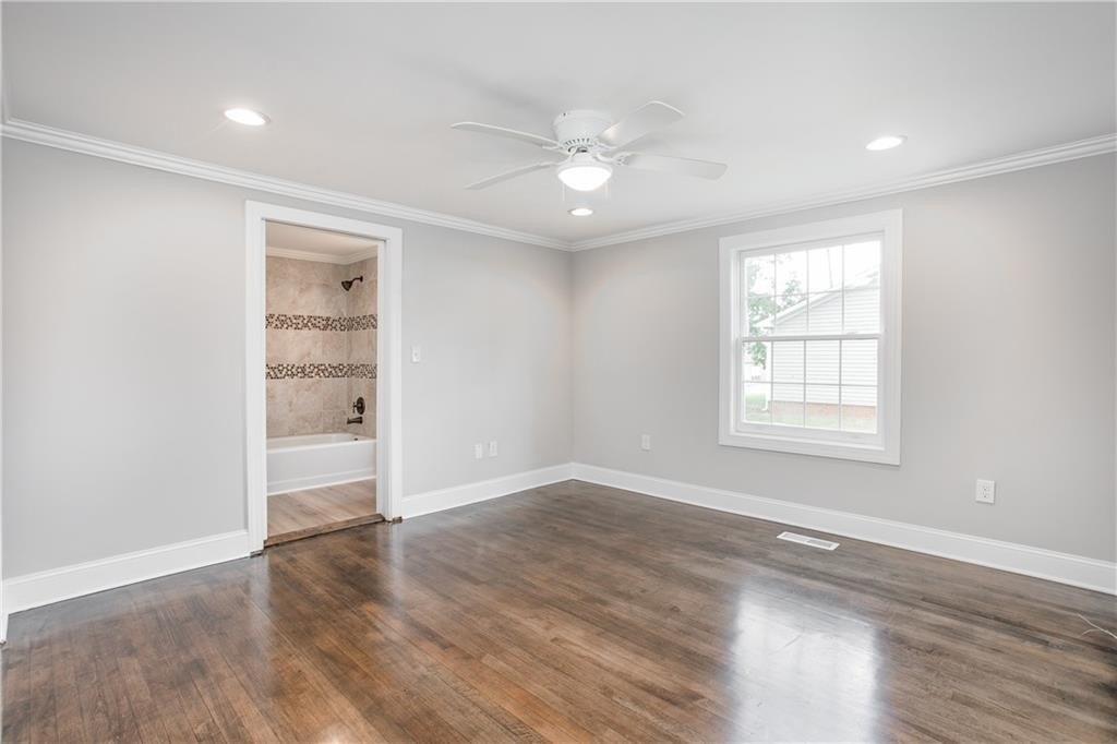 Peachtree St, Burlington, NC 27215