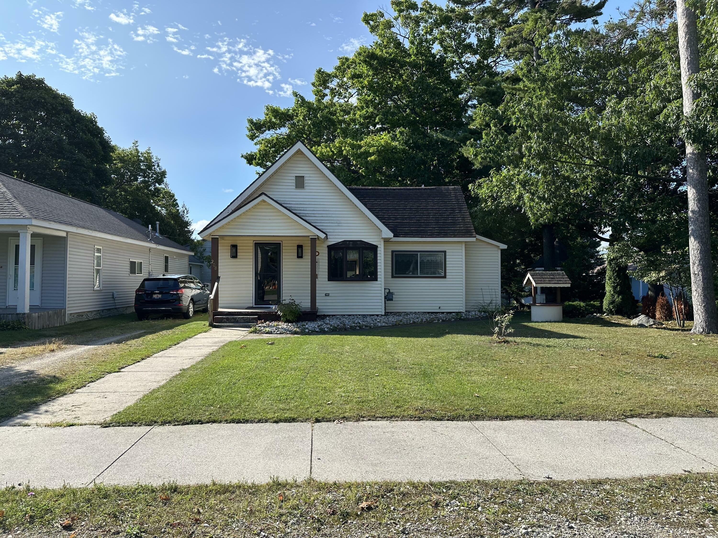 E Jamet St, Mackinaw City, MI 49701