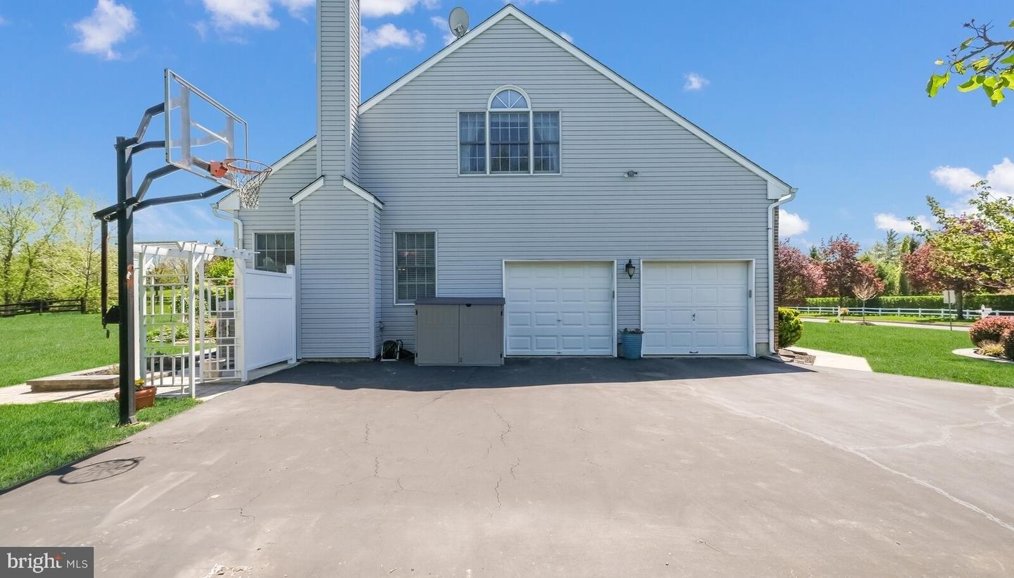 Dorchester Ln, Newtown, PA 18940