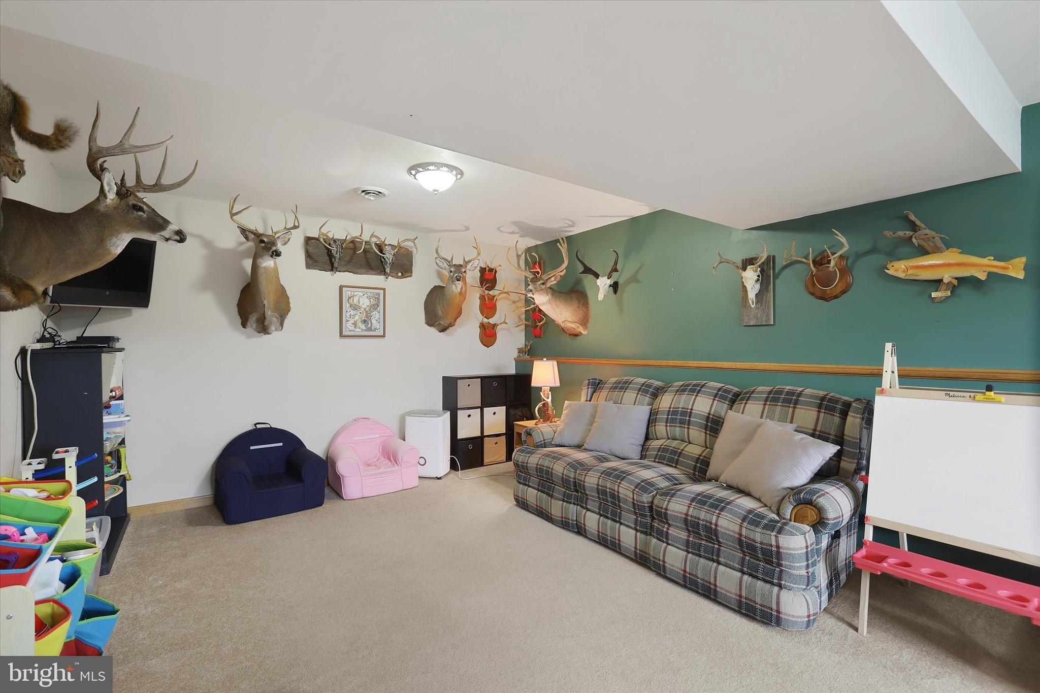 Cardinal Dr, Orrstown, PA 17244