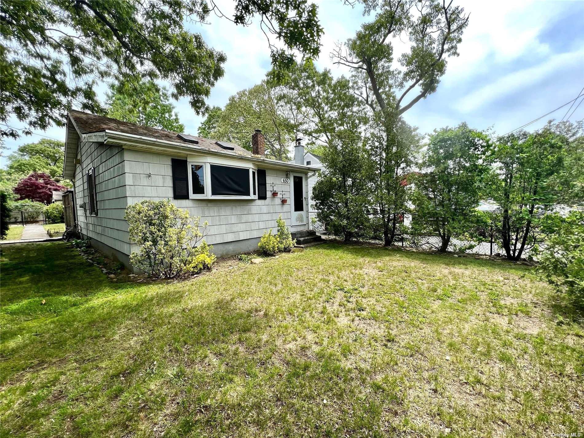College Rd, Farmingville, NY 11738