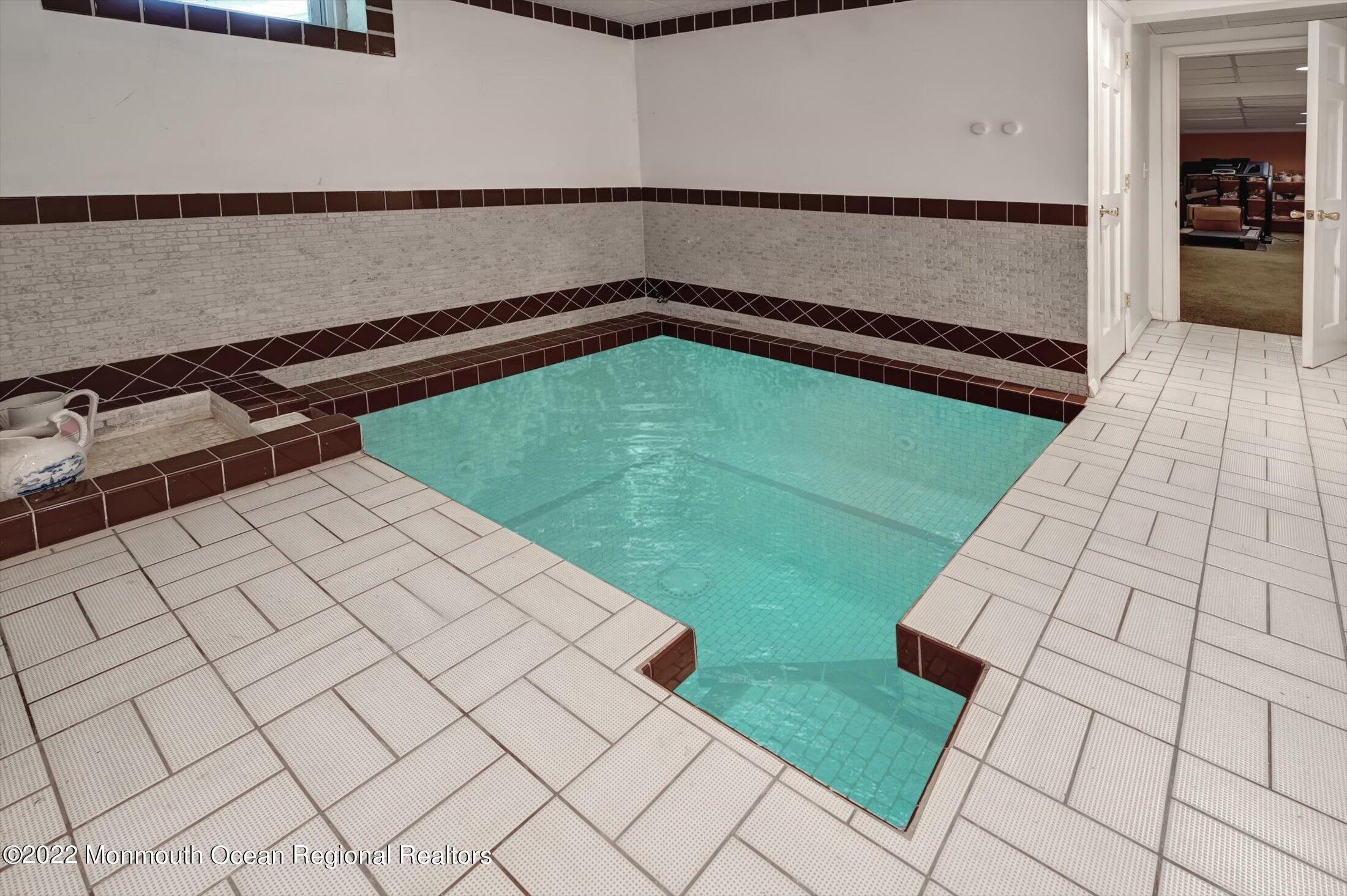 Emerald Dr, Morganville, NJ 07751