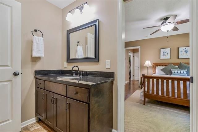 Hodges Dr, Prairie Village, KS 66208
