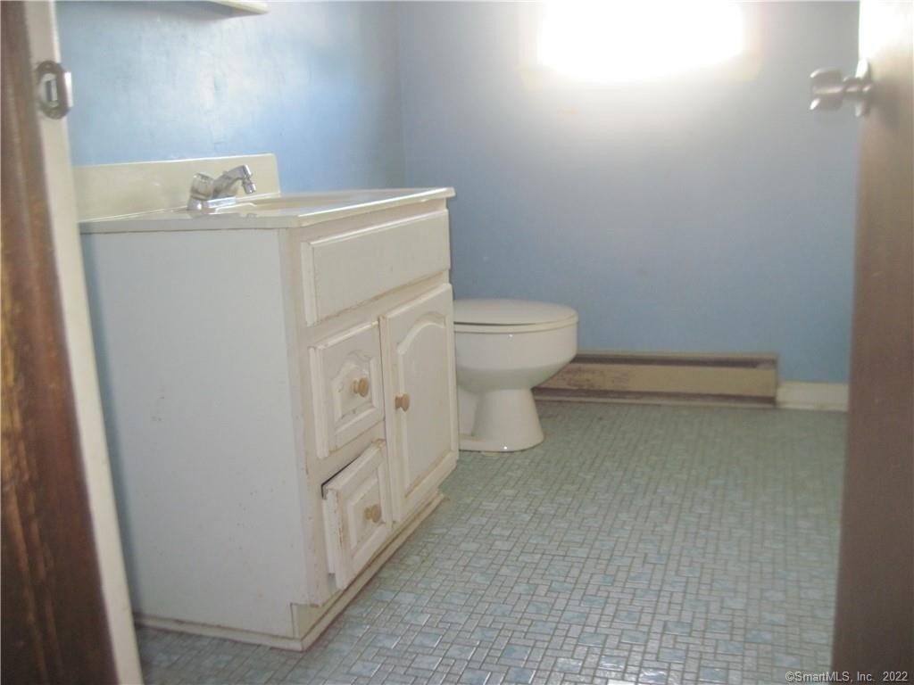 Hickory Hill Dr, Waterbury, CT 06708