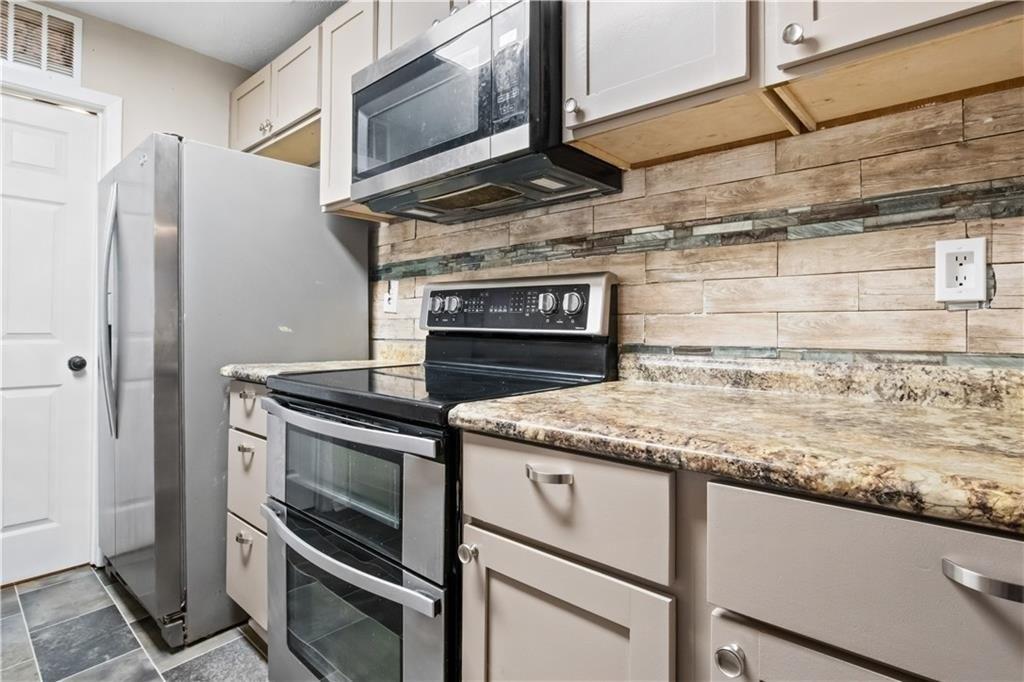 Warm Springs Cir, Roswell, GA 30075