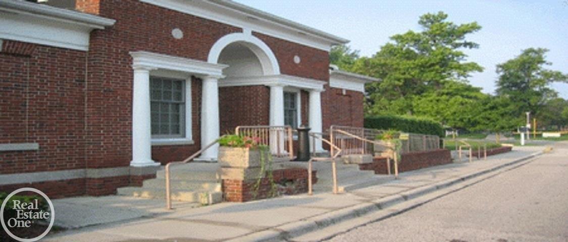 Ridgemont Rd, Grosse Pointe Woods, MI 48236