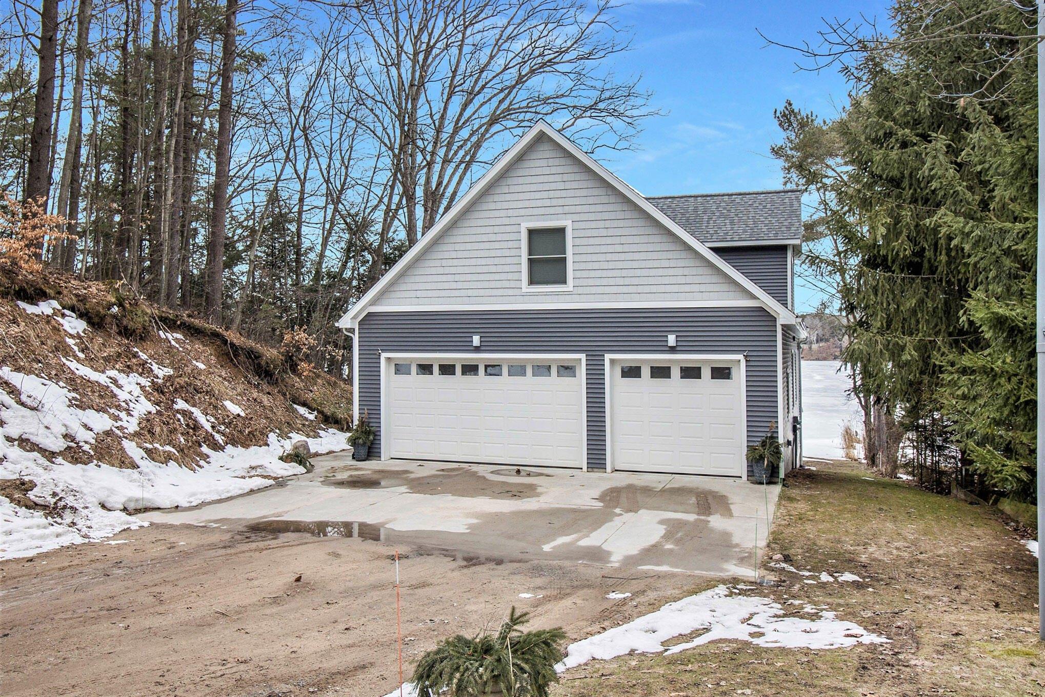 W Hansen Rd, Scottville, MI 49454