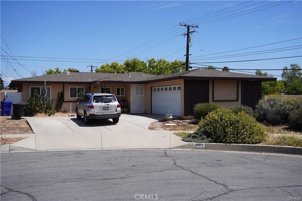 N Clifford Ave, Rialto, CA 92376