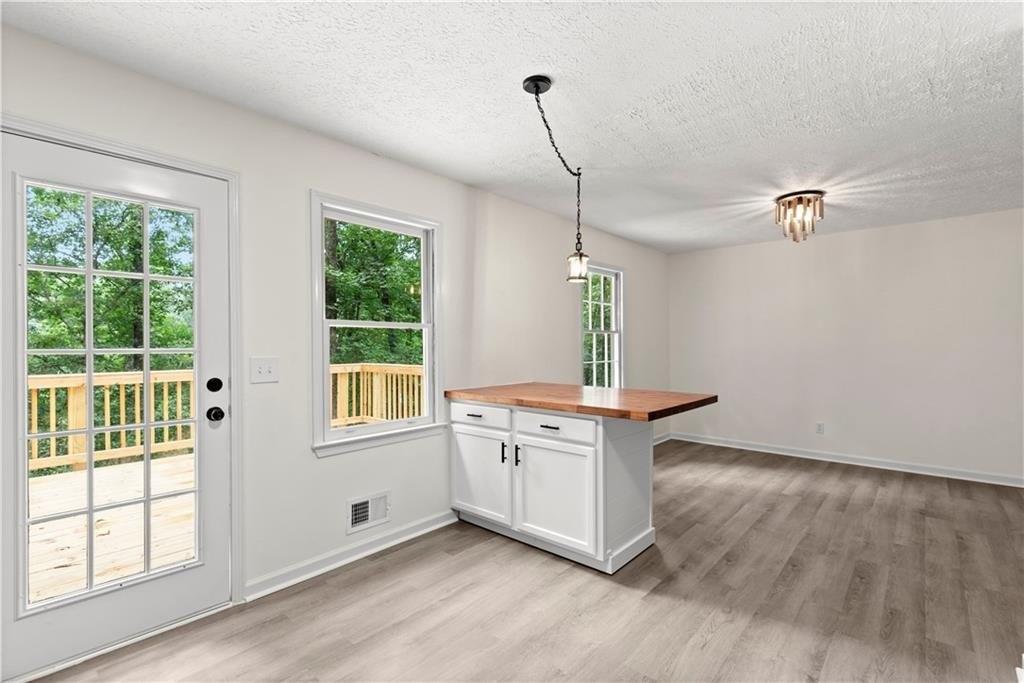 Riverlake Ct, Woodstock, GA 30188