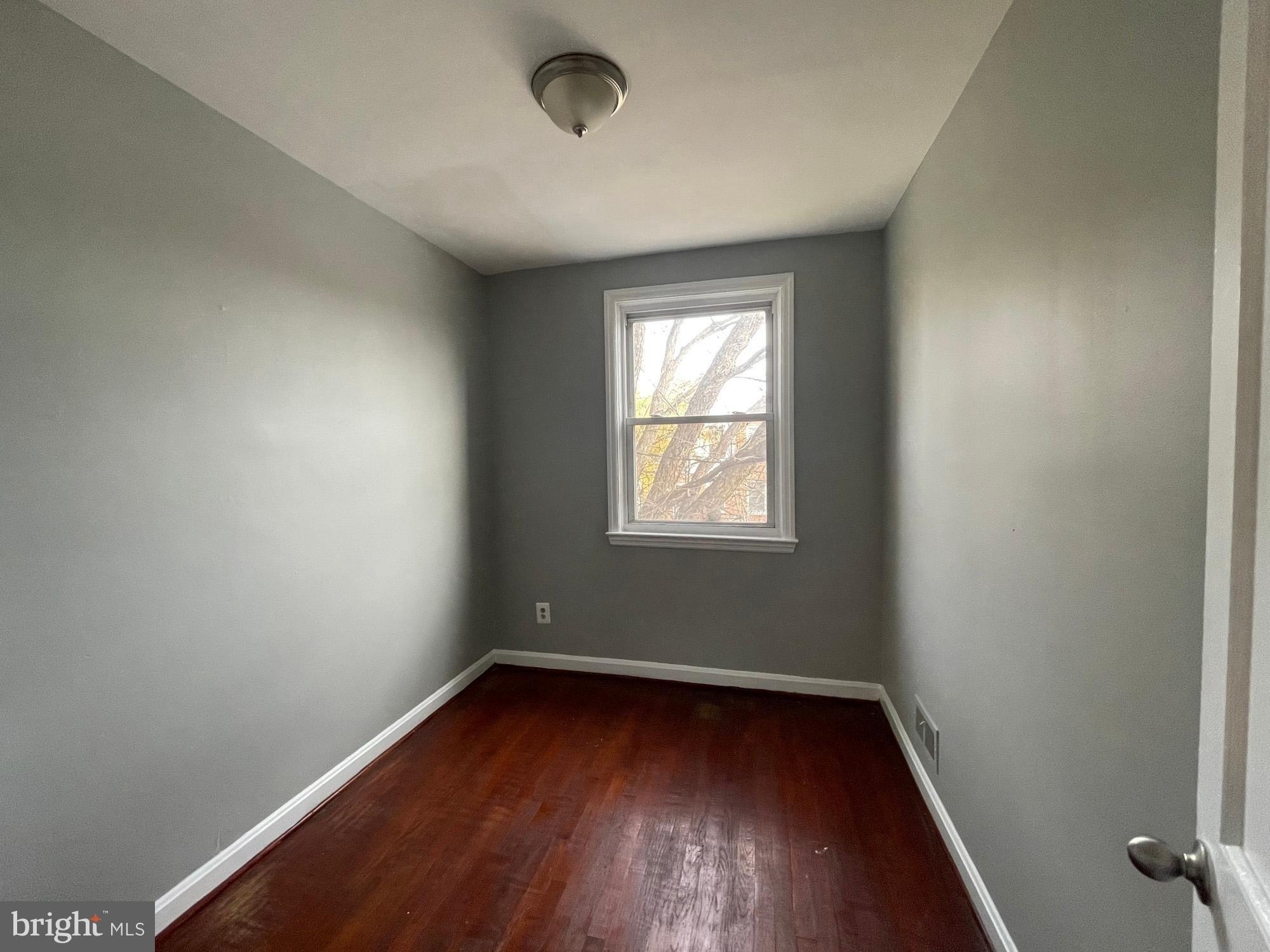 Seamon Ave, Brooklyn, MD 21225