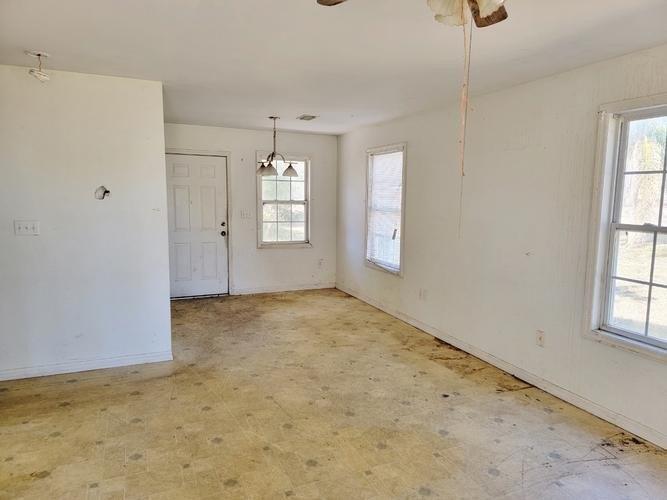 Chester Ave, Bowling Green, FL 33834