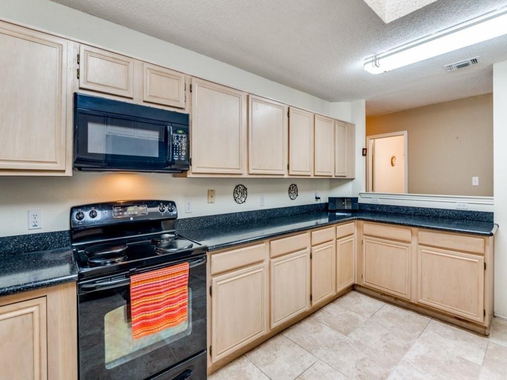 Forest Oaks Dr, Grand Prairie, TX 75052