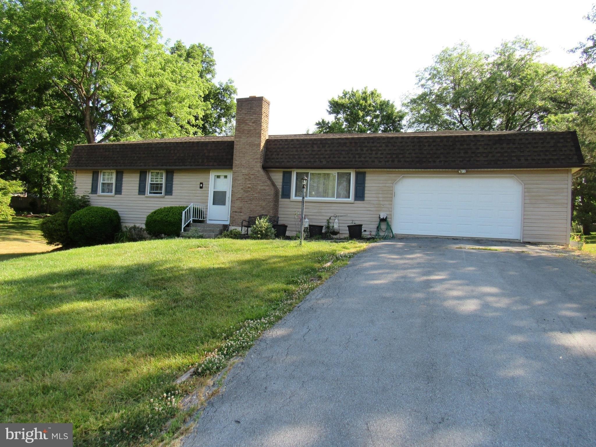 Russell Ave, Douglassville, PA 19518
