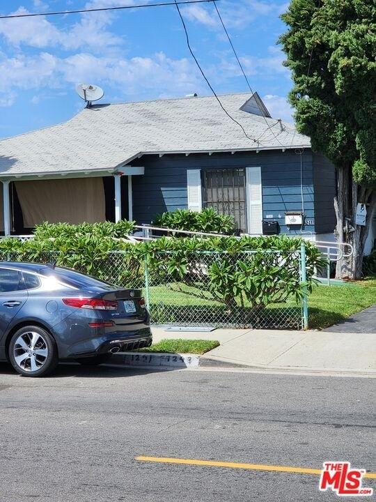 W 110th St, Los Angeles, CA 90044