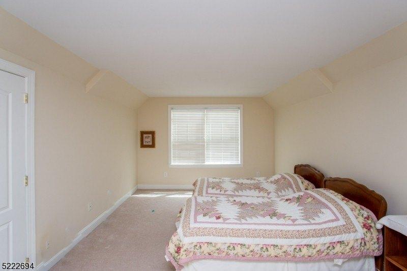Heath Ct, Lambertville, NJ 08530