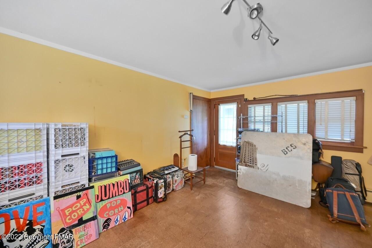 Lee Ave, Stroudsburg, PA 18360